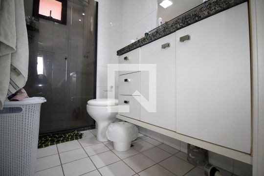Banheiro do Quarto 2 de apartamento para alugar com 3 quartos, 90m² em Parque Bela Vista, Salvador