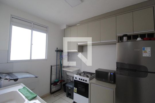 Cozinha de apartamento para alugar com 2 quartos, 45m² em Chácaras Tubalina E Quartel, Uberlândia