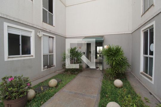 Hall de entrada de apartamento para alugar com 2 quartos, 45m² em Chácaras Tubalina E Quartel, Uberlândia