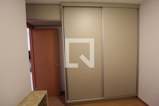 Quarto 2 de apartamento para alugar com 2 quartos, 45m² em Chácaras Tubalina E Quartel, Uberlândia