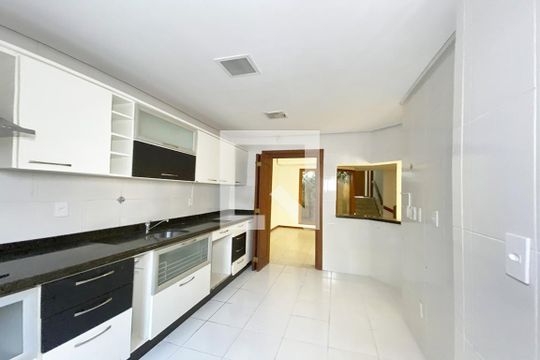 Cozinha de casa à venda com 3 quartos, 215m² em Pinheiro, São Leopoldo