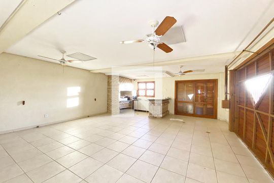 Garagem e Churrasqueira de casa à venda com 3 quartos, 215m² em Pinheiro, São Leopoldo