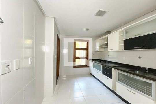 Cozinha de casa à venda com 3 quartos, 215m² em Pinheiro, São Leopoldo