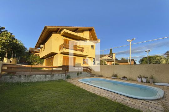 Quintal e Piscina de casa à venda com 3 quartos, 215m² em Pinheiro, São Leopoldo