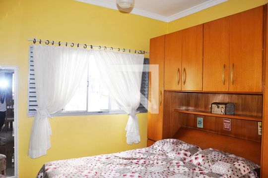 Quarto 01 de casa para alugar com 2 quartos, 78m² em Parque Panamericano, São Paulo