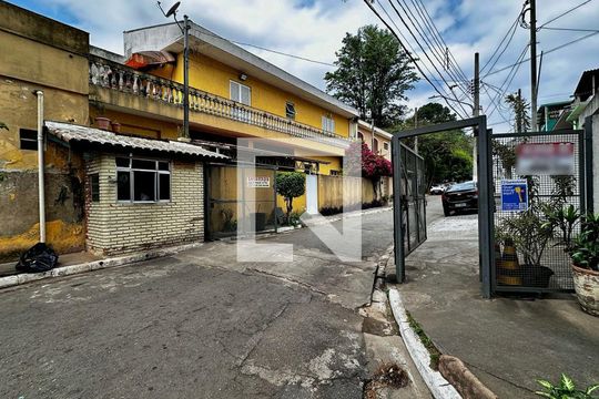 Fachada rua de kitnet/studio para alugar com 1 quarto, 10m² em Santo Amaro, São Paulo