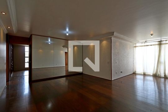 Apartamento à venda com 3 quartos, 205m² em Vila Bastos, Santo André