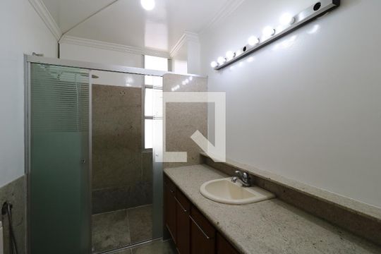 Banheiro da Suíte de apartamento à venda com 3 quartos, 205m² em Vila Bastos, Santo André