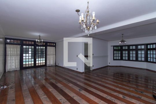 Casa à venda com 6 quartos, 540m² em Jardim Leonor Mendes de Barros, São Paulo