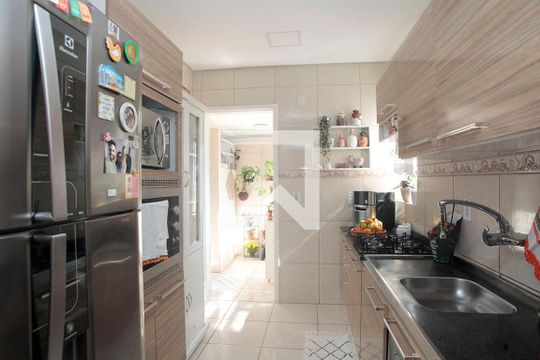 Cozinha + Área de Serviço de apartamento à venda com 2 quartos, 87m² em Santana, Porto Alegre