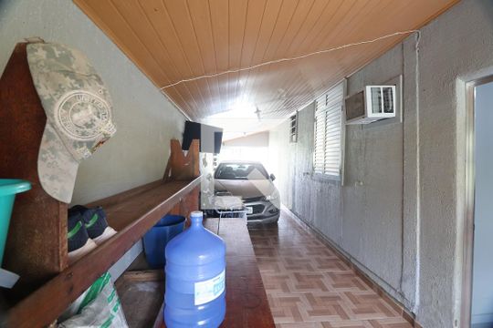 Garagem de casa à venda com 2 quartos, 88m² em Harmonia, Canoas