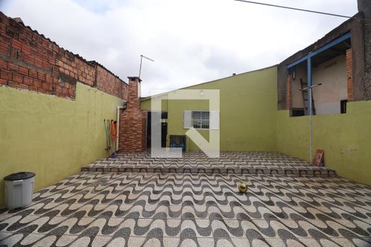 Área externa de casa à venda com 2 quartos, 88m² em Harmonia, Canoas