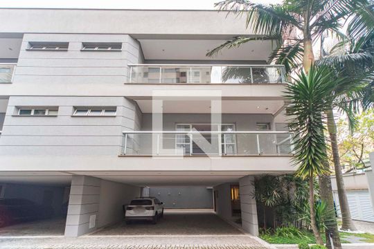 Fachada da Casa de casa de condomínio à venda com 3 quartos, 404m² em Vila Gilda, Santo André