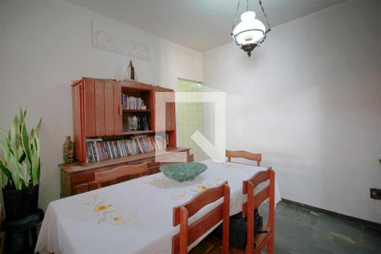 Sala  de casa à venda com 3 quartos, 396m² em Esplanada, Belo Horizonte