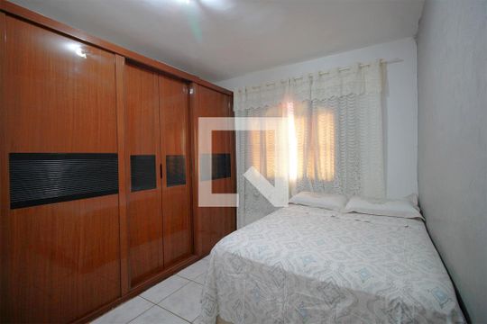 Quarto  de casa à venda com 3 quartos, 396m² em Esplanada, Belo Horizonte