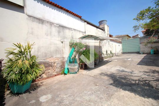 Quintal  de casa à venda com 3 quartos, 396m² em Esplanada, Belo Horizonte