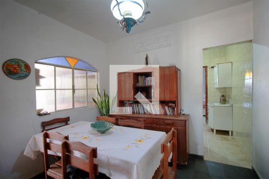 Sala  de casa à venda com 3 quartos, 396m² em Esplanada, Belo Horizonte