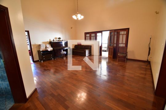 Sala 1 de casa para alugar com 5 quartos, 420m² em Jardim do Sol, Campinas