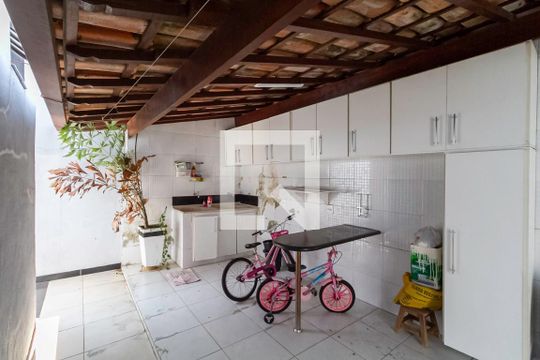 Área de serviço de casa à venda com 4 quartos, 256m² em Santa Amélia, Belo Horizonte