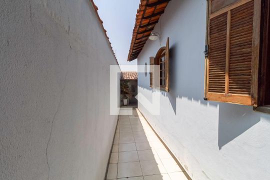Quintal de casa à venda com 4 quartos, 256m² em Santa Amélia, Belo Horizonte