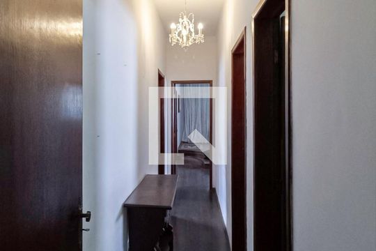 Corredor de casa à venda com 4 quartos, 256m² em Santa Amélia, Belo Horizonte
