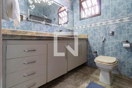 Banheiro da suíte de casa à venda com 4 quartos, 256m² em Santa Amélia, Belo Horizonte