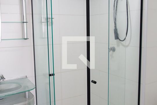 Banheiro de apartamento para alugar com 2 quartos, 37m² em Presidente Altino, Osasco