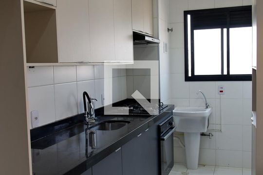 Cozinha de apartamento para alugar com 2 quartos, 37m² em Presidente Altino, Osasco