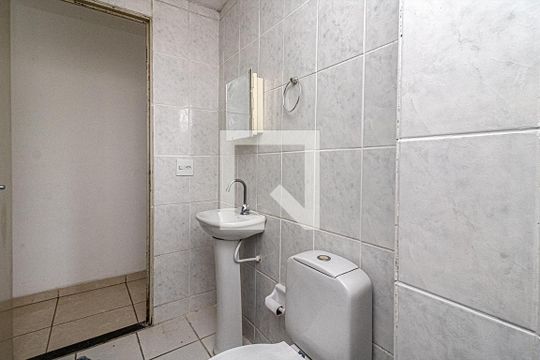 Banheiro de apartamento para alugar com 2 quartos, 45m² em Parque Bristol, São Paulo