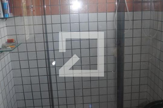 Banheiro da Suíte 2 de casa de condomínio para alugar com 5 quartos, 420m² em Jaguaribe, Salvador