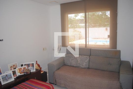 Sala de TV de casa de condomínio para alugar com 5 quartos, 420m² em Jaguaribe, Salvador