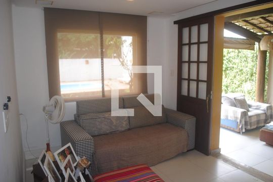 Sala de TV de casa de condomínio para alugar com 5 quartos, 420m² em Jaguaribe, Salvador