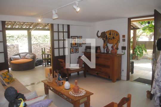 Casa de Condomínio para alugar com 5 quartos, 420m² em Jaguaribe, Salvador