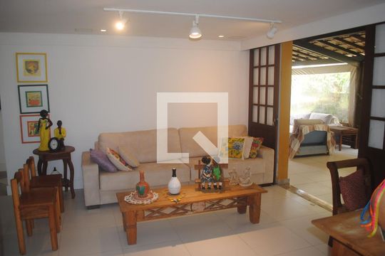 Sala de casa de condomínio para alugar com 5 quartos, 420m² em Jaguaribe, Salvador