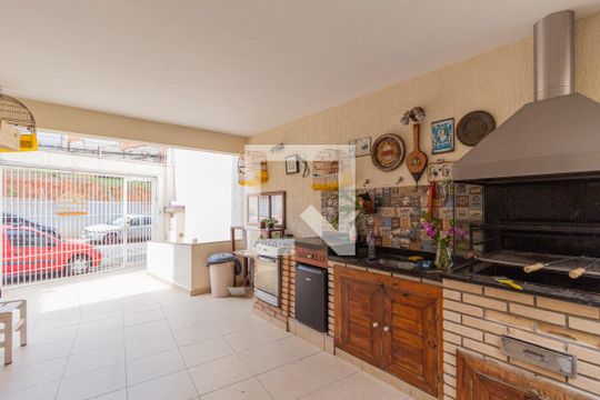Quintal de casa à venda com 5 quartos, 224m² em Bandeiras, Osasco