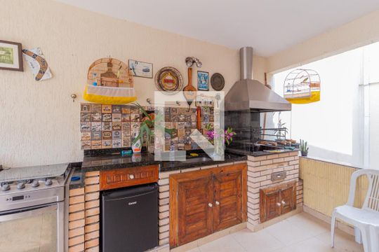 Quintal de casa à venda com 5 quartos, 224m² em Bandeiras, Osasco