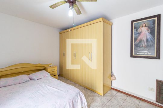 Suíte de casa à venda com 5 quartos, 224m² em Bandeiras, Osasco