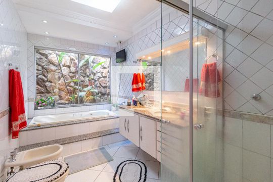 Banheiro da suíte de casa à venda com 5 quartos, 224m² em Bandeiras, Osasco