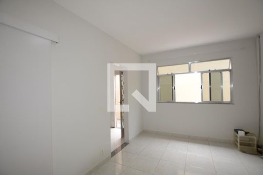 Casa para alugar com 2 quartos, 110m² em Bento Ribeiro, Rio de Janeiro