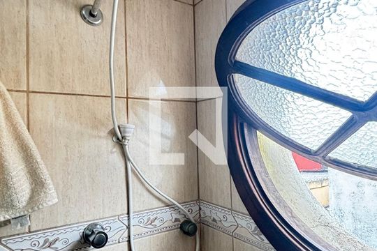 Banheiro de casa para alugar com 3 quartos, 196m² em Parque Novo Oratório, Santo André