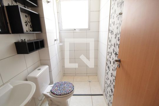 Banheiro de apartamento para alugar com 2 quartos, 54m² em Shopping Park, Uberlândia