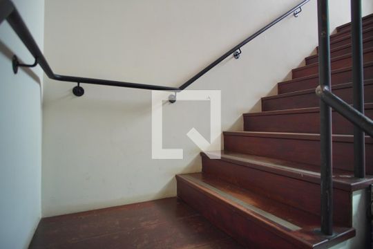 Escada - Acesso Piso Superior de casa à venda com 4 quartos, 257m² em Passo das Pedras, Porto Alegre