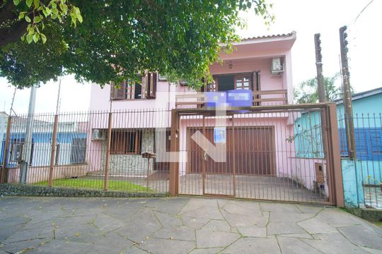 Fachada de casa à venda com 4 quartos, 257m² em Passo das Pedras, Porto Alegre