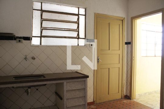 Cozinha Edícula de casa à venda com 4 quartos, 176m² em Vila Oratorio, São Paulo
