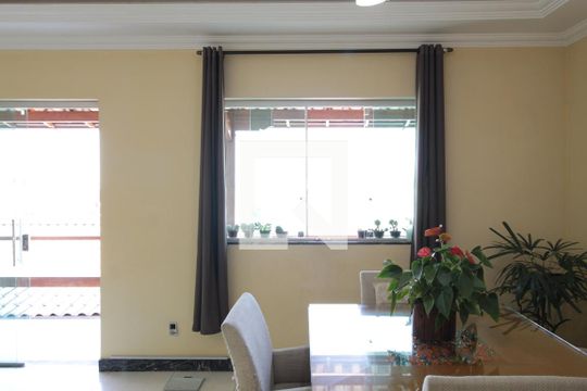 Copa de casa à venda com 3 quartos, 492m² em Santa Mônica, Belo Horizonte