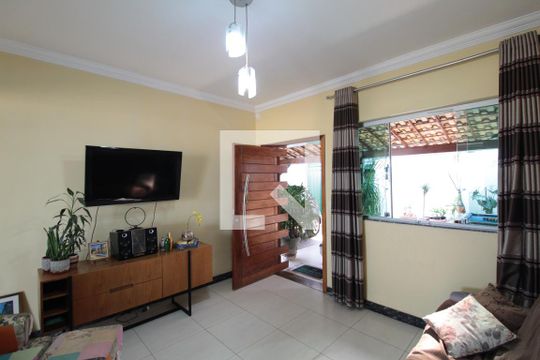 Casa à venda com 3 quartos, 492m² em Santa Mônica, Belo Horizonte