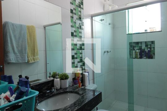 Banheiro da Suite 1 de casa à venda com 3 quartos, 492m² em Santa Mônica, Belo Horizonte