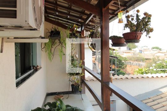 Varanda da Sala de casa à venda com 3 quartos, 492m² em Santa Mônica, Belo Horizonte