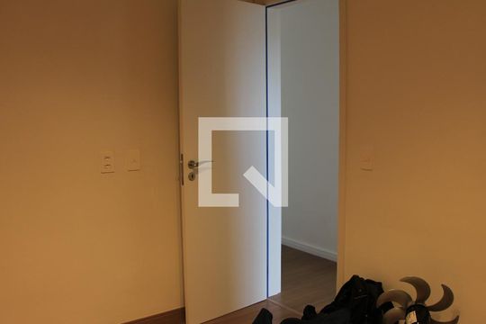Quarto de apartamento à venda com 3 quartos, 67m² em Passo da Areia, Porto Alegre