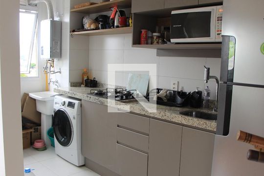 Cozinha de apartamento à venda com 3 quartos, 67m² em Passo da Areia, Porto Alegre